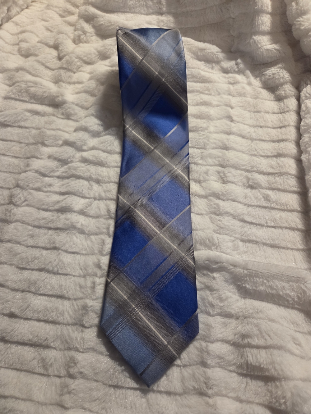 100% Silk Van Heusen Blue and Gray Plaid Tie